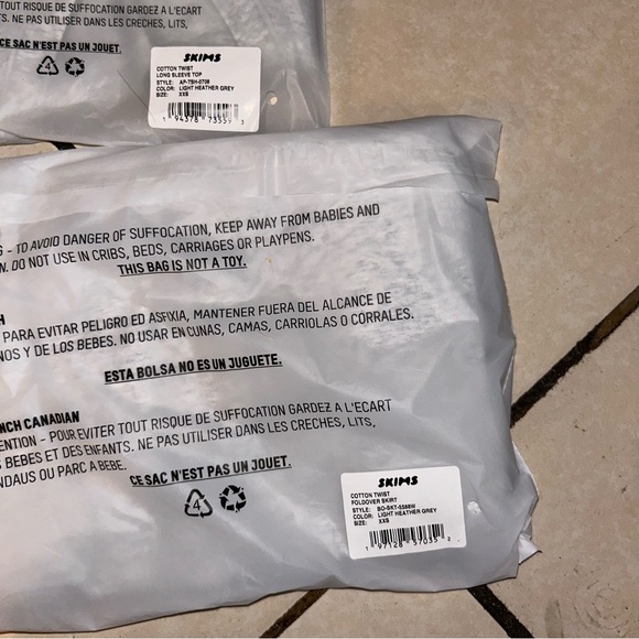 Skims - Picture 3 of 5